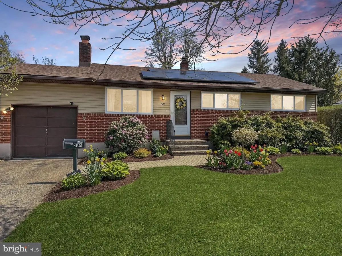 204 S Garden Blvd, Beverly, NJ 08010 - #1