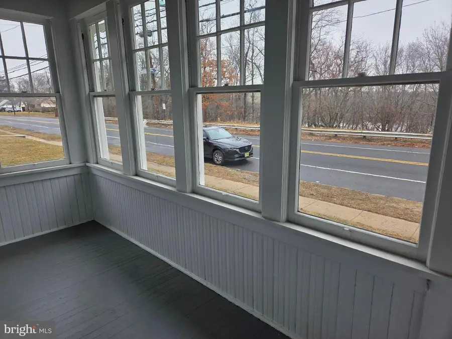 634 E Front St, Florence, NJ 08518 - #3