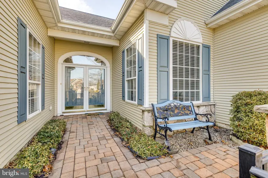 4 Ellington Dr, Columbus, NJ 08022 - #3