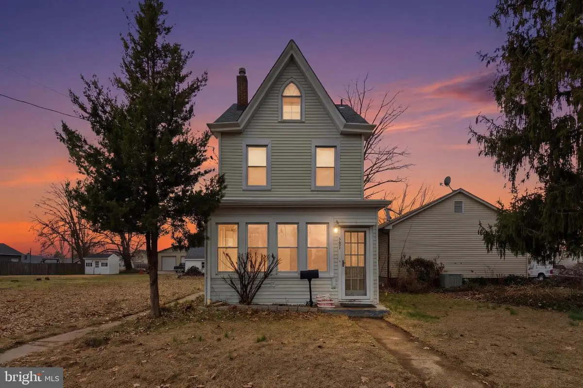 605 Broad St, Beverly, NJ 08010 - #1