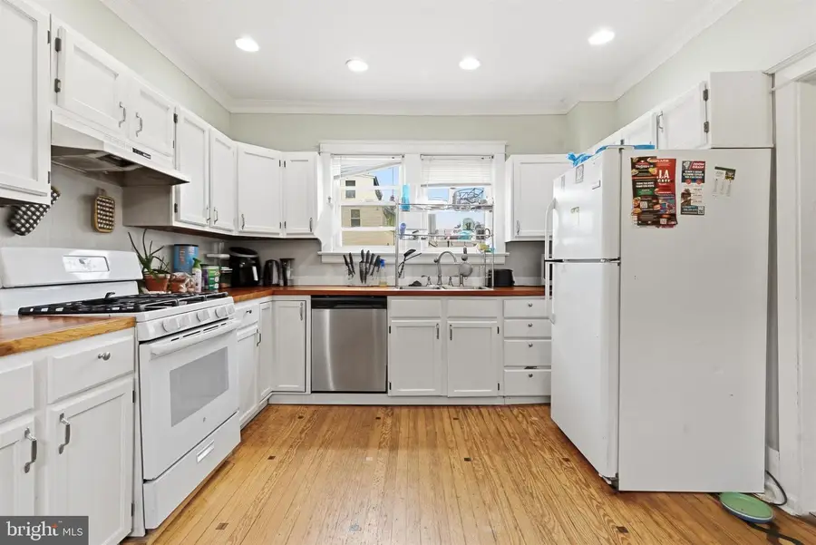 605 Broad St, Beverly, NJ 08010 - #3