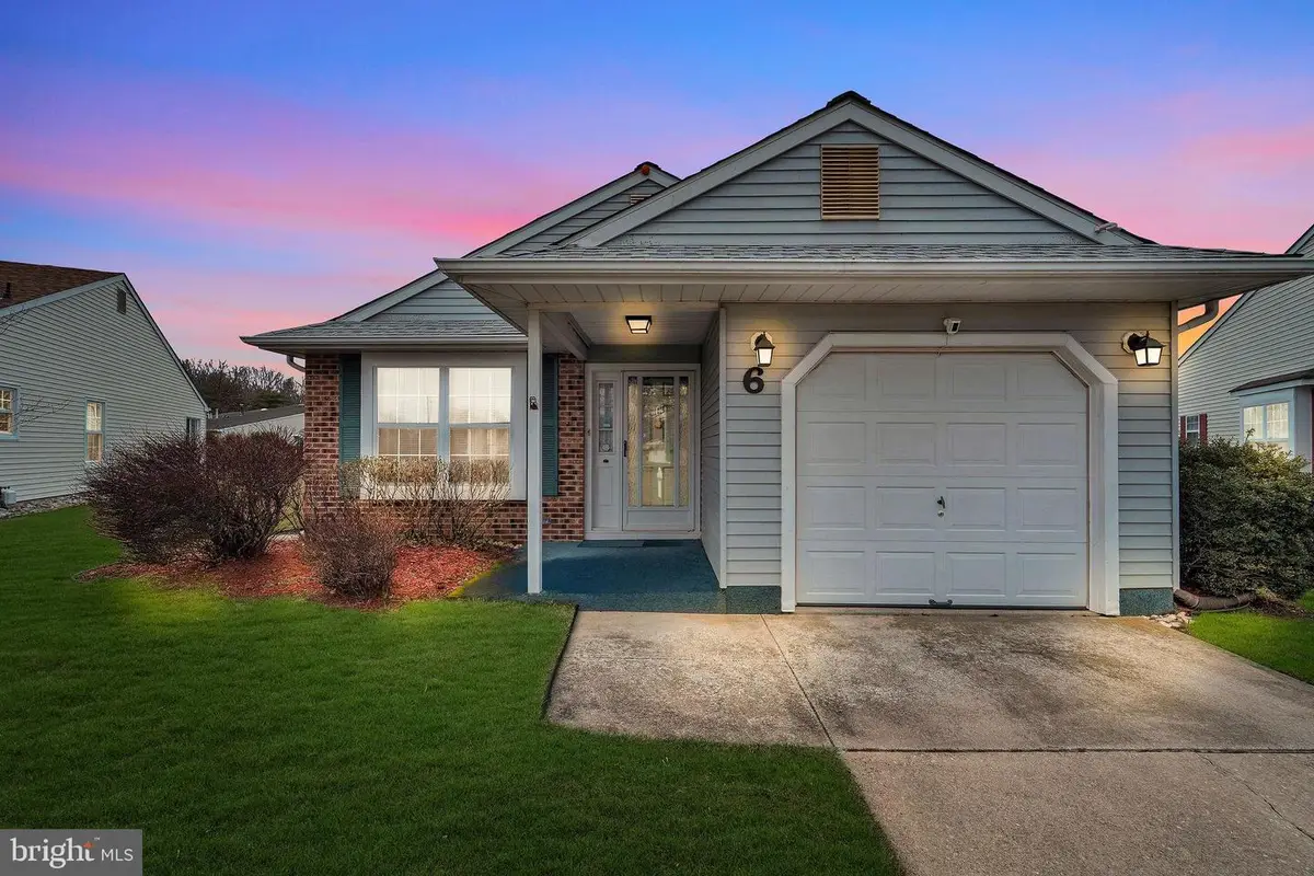 6 E Cortland Ct, Mount Laurel, NJ 08054 - #1