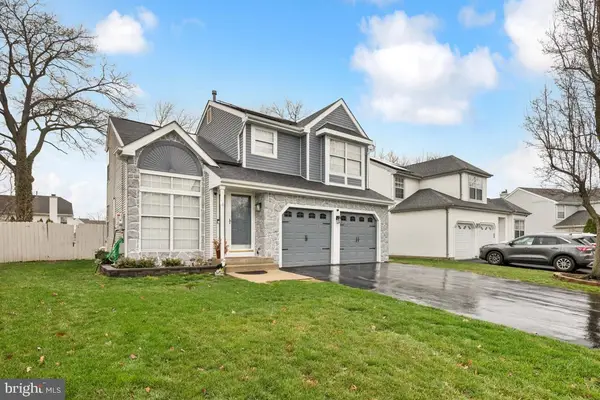 6 Berkely Dr, BURLINGTON, NJ 08016