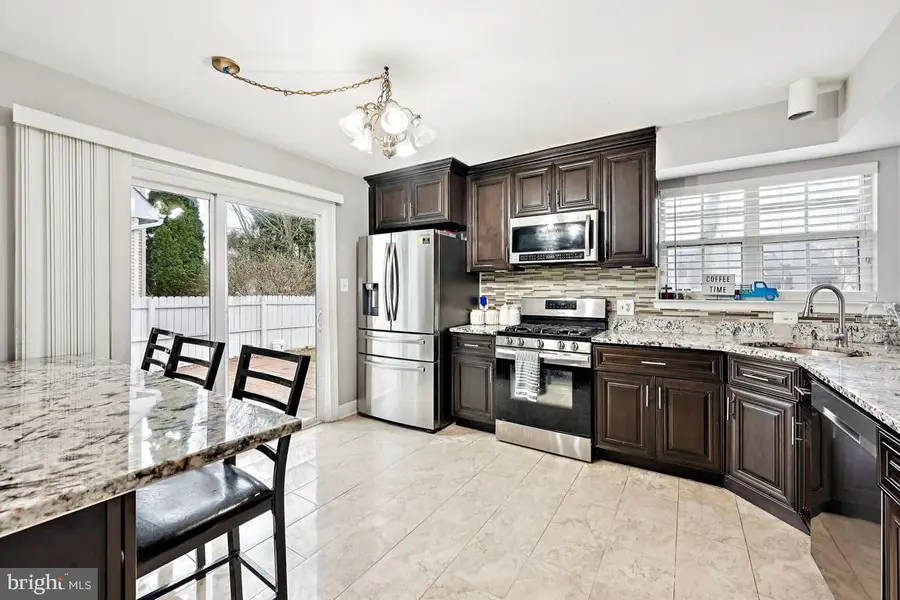 6 Berkely Dr, Burlington, NJ 08016 - #3