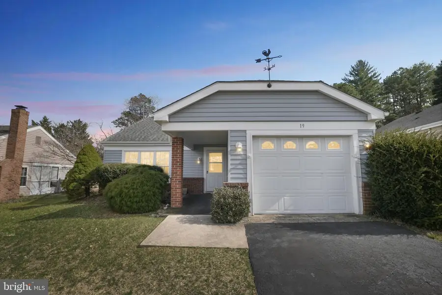 19 Stamford Pl, Leisuretowne, NJ 08088 - #2