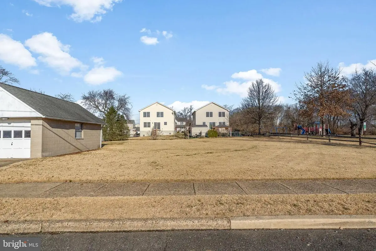 720 Oakland Ave, Burlington, NJ 08016 - #1