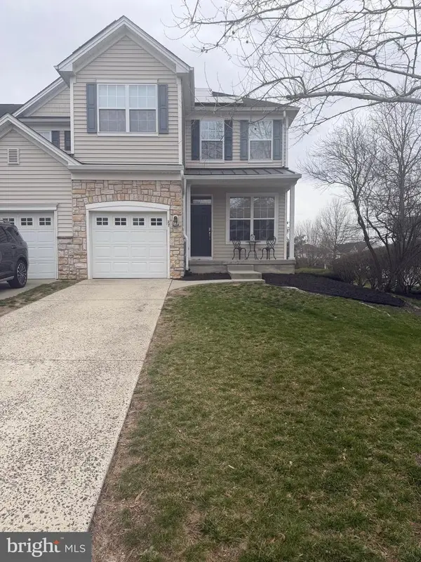 27 Compass Cir, MOUNT LAUREL, NJ 08054