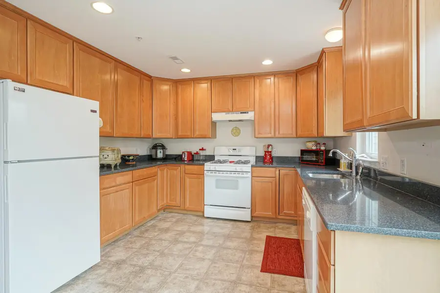 604 Cinnaminson St, Riverton, NJ 08077 - #3