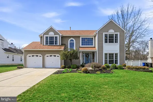 8 Chaucer Ln, MEDFORD, NJ 08055