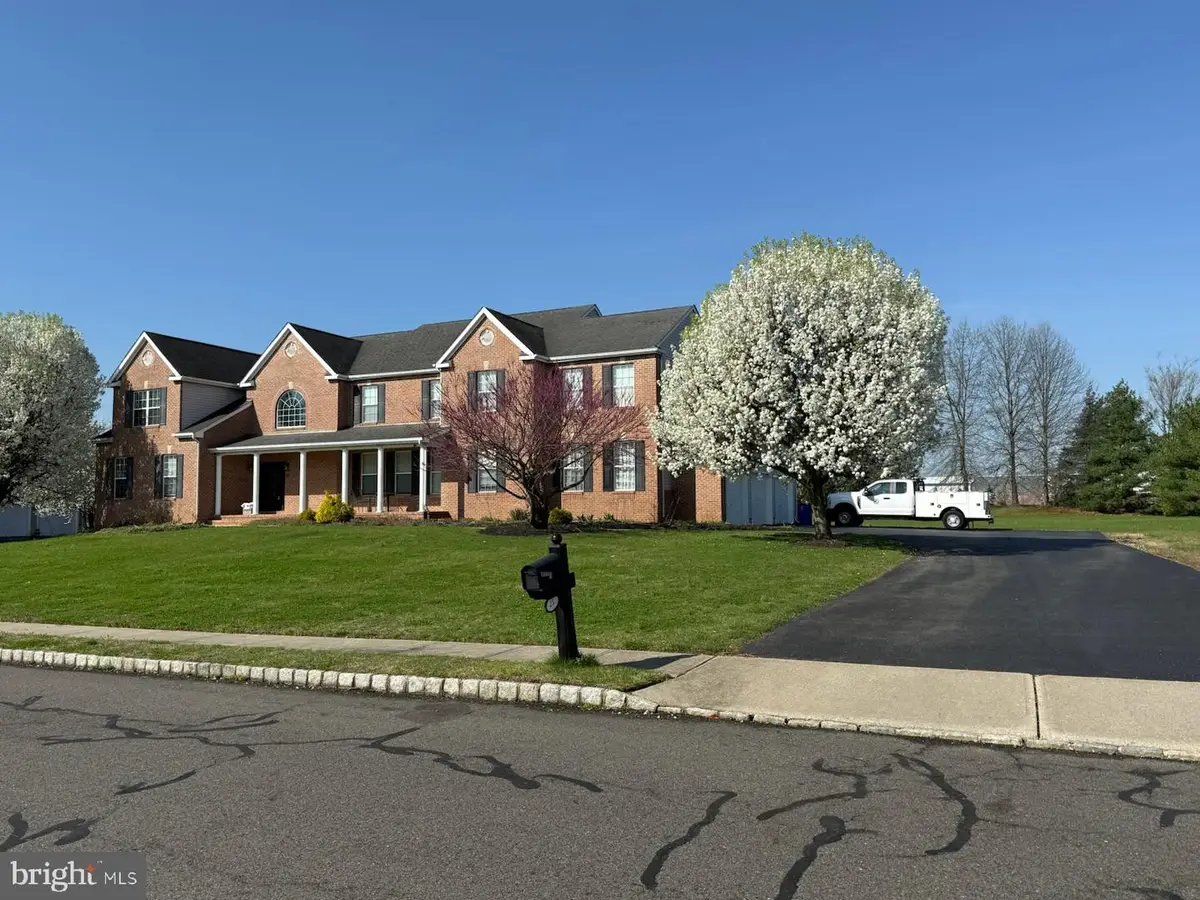 25 Sherwood Ln, Columbus, NJ 08022 - #1