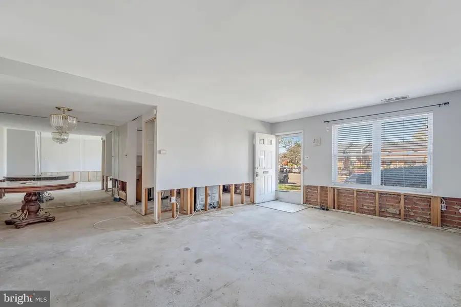 2040 Harbour Dr, Palmyra, NJ 08065 - #3