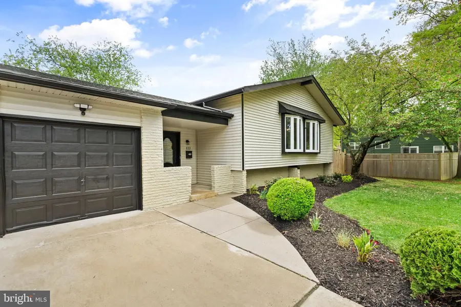 122 Oxford Pl, Mount Laurel, NJ 08054 - #2