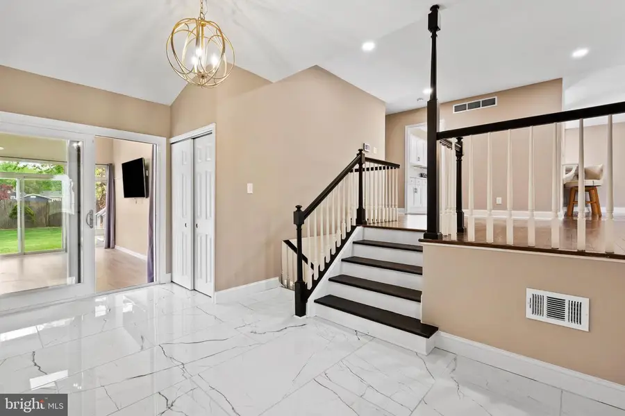 122 Oxford Pl, Mount Laurel, NJ 08054 - #3