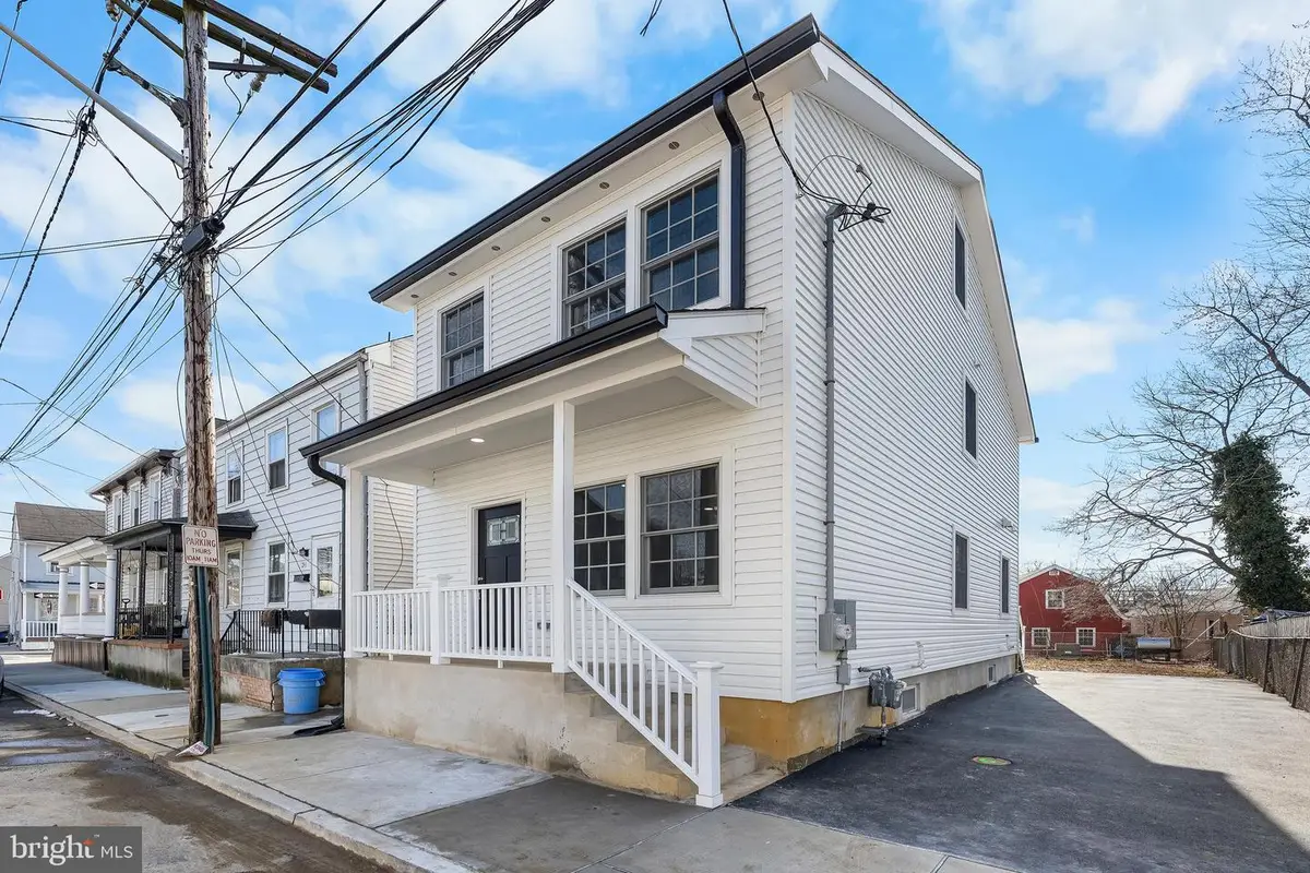 32 West St, Bordentown, NJ 08505 - #1