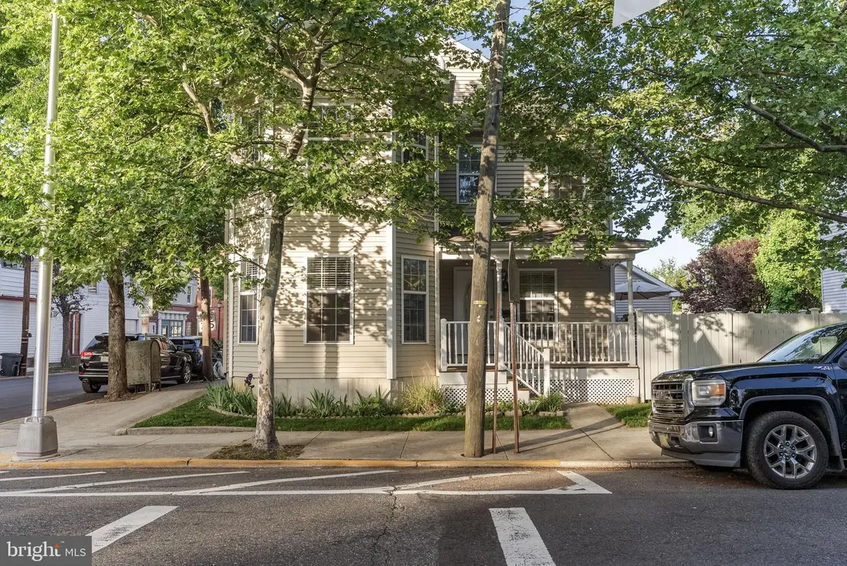 401 Farnsworth Ave, Bordentown, NJ 08505 - #1