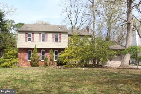 5 Stonehenge Dr, MEDFORD, NJ 08055