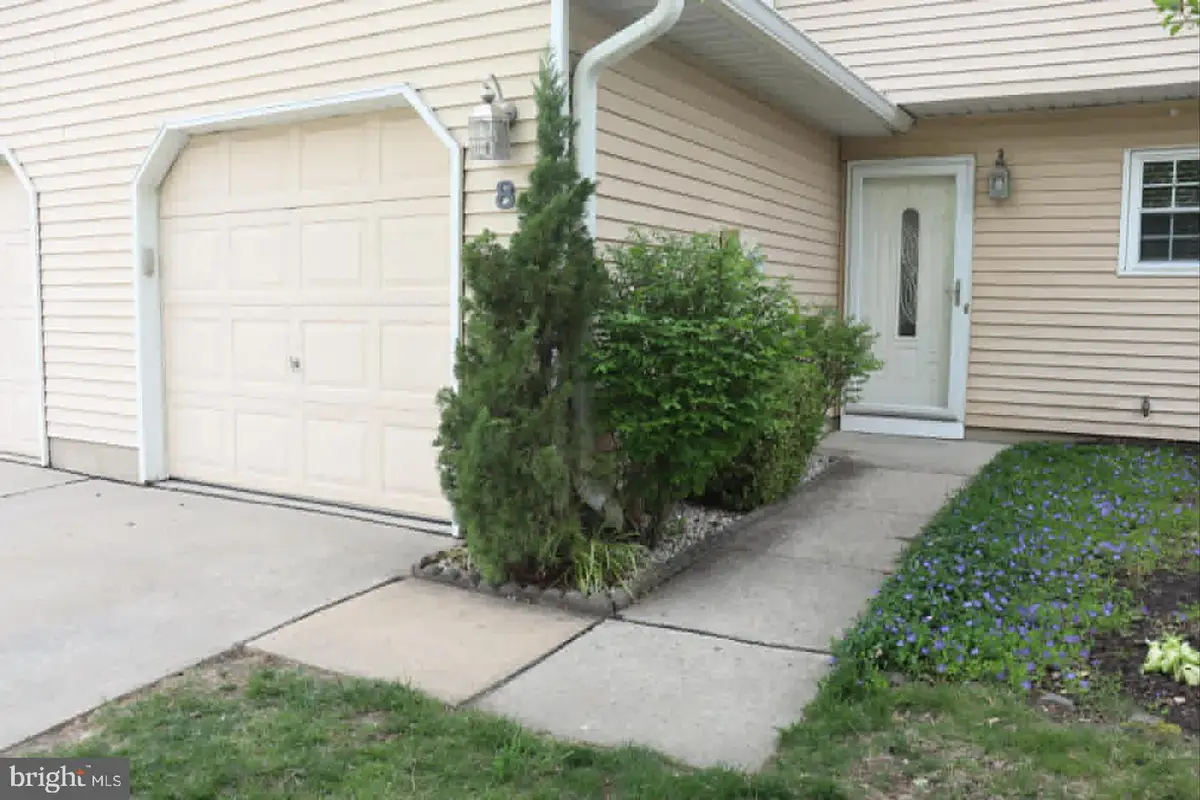 8 Deerfield Ct, Bordentown, NJ 08505 - #1