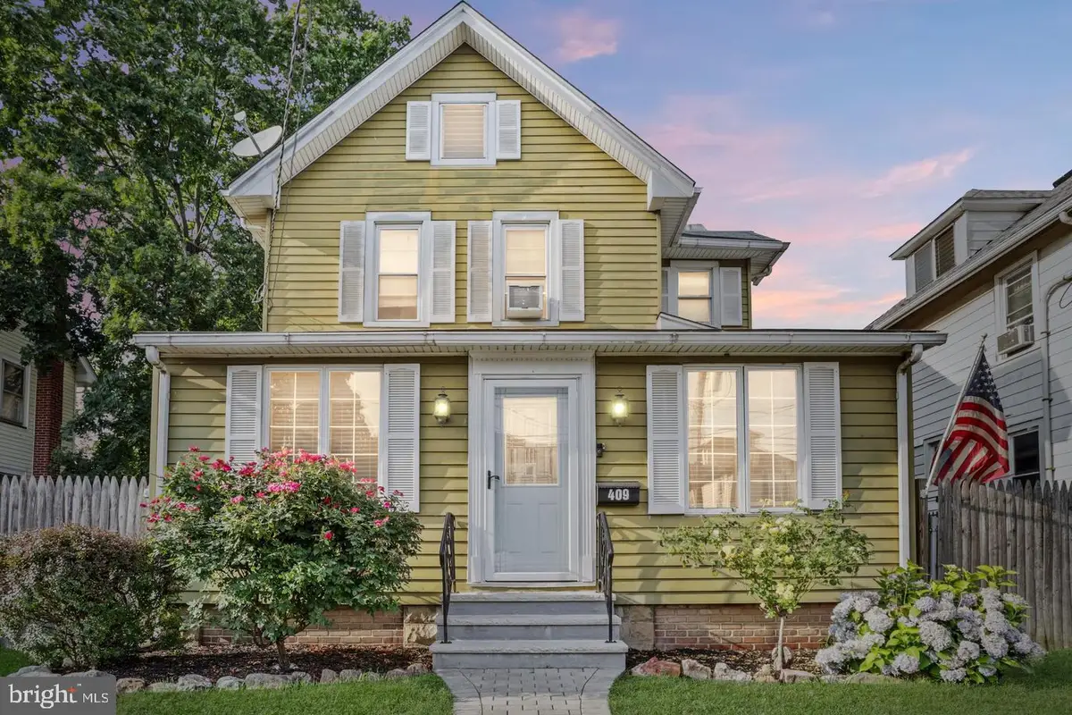 409 W 3rd St, Florence, NJ 08518 - #1