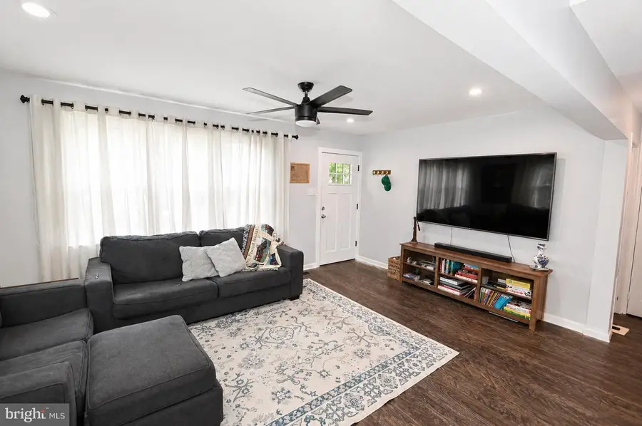 437 E 5th St E, Florence, NJ 08518 - #3