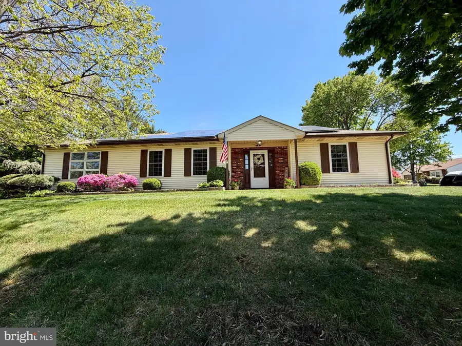 102 Carriage Hill Ct, Columbus, NJ 08022 - #2
