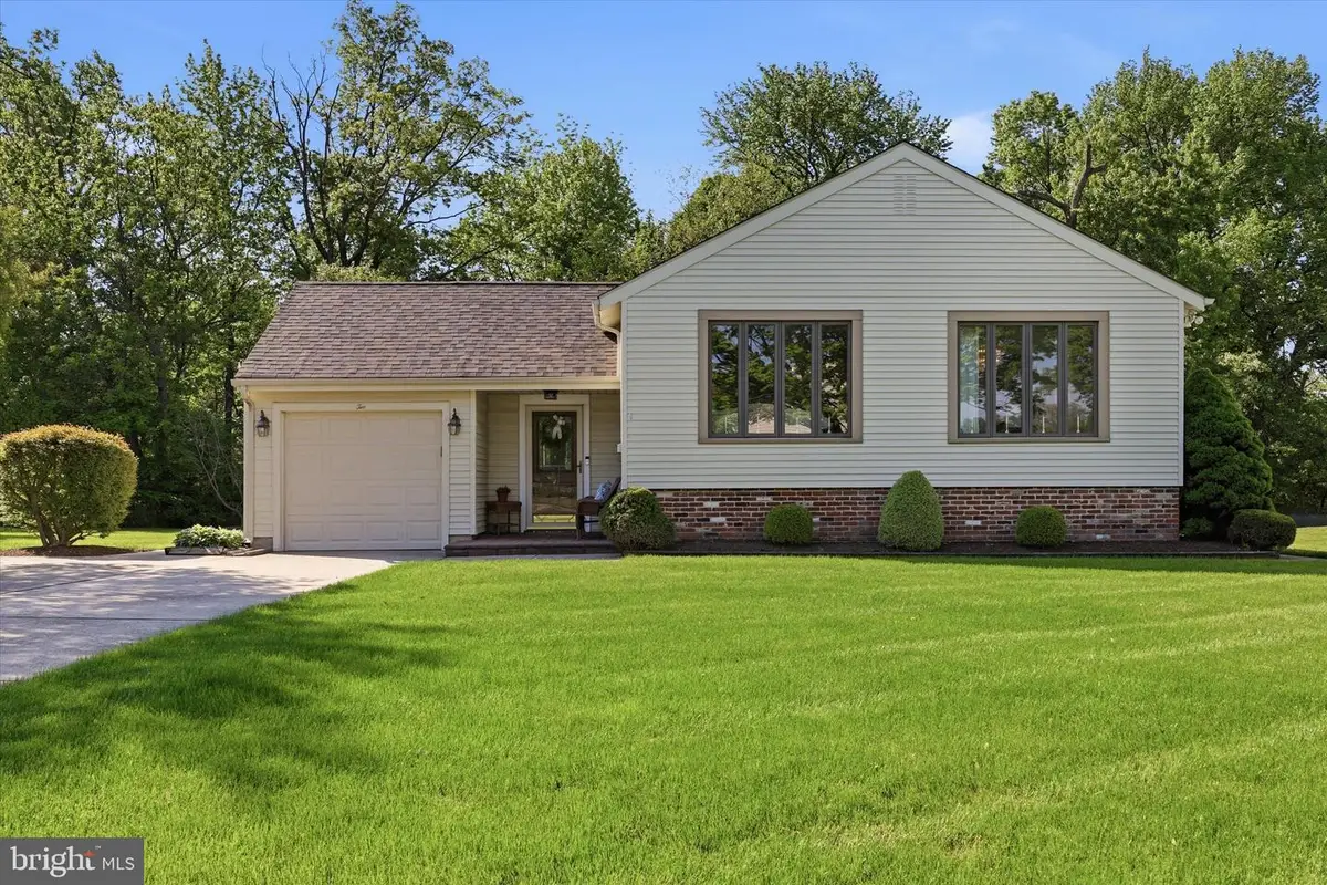 2 Glacier Dr, Cinnaminson, NJ 08077 - #1