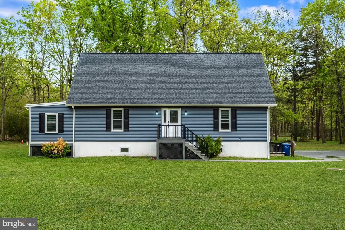 5 Carter Dr, Southampton, NJ 08088 - #1
