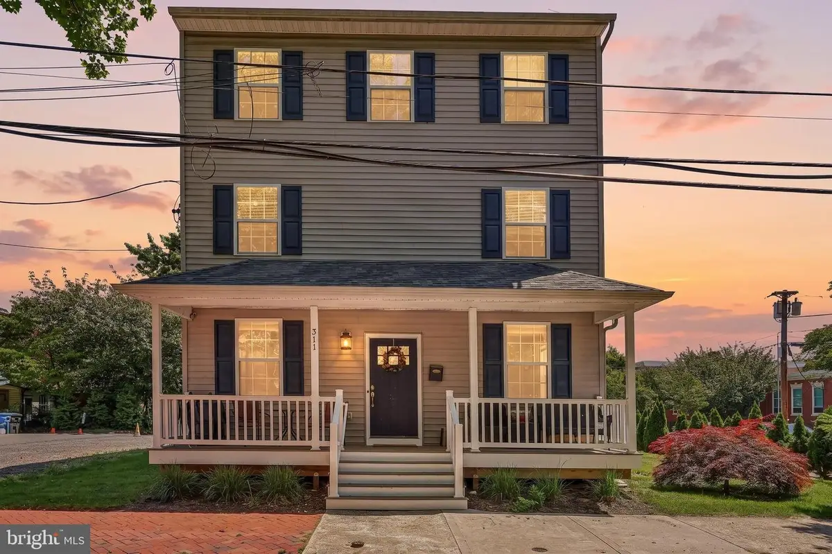 311 Saint Mary St, Burlington, NJ 08016 - #1