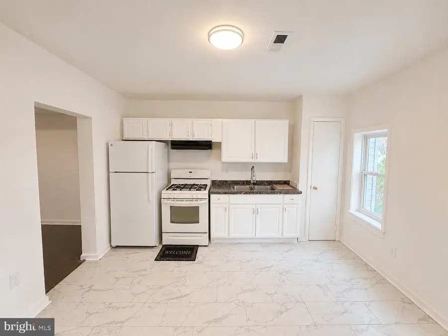 37 E Broad St, Burlington, NJ 08016 - #2