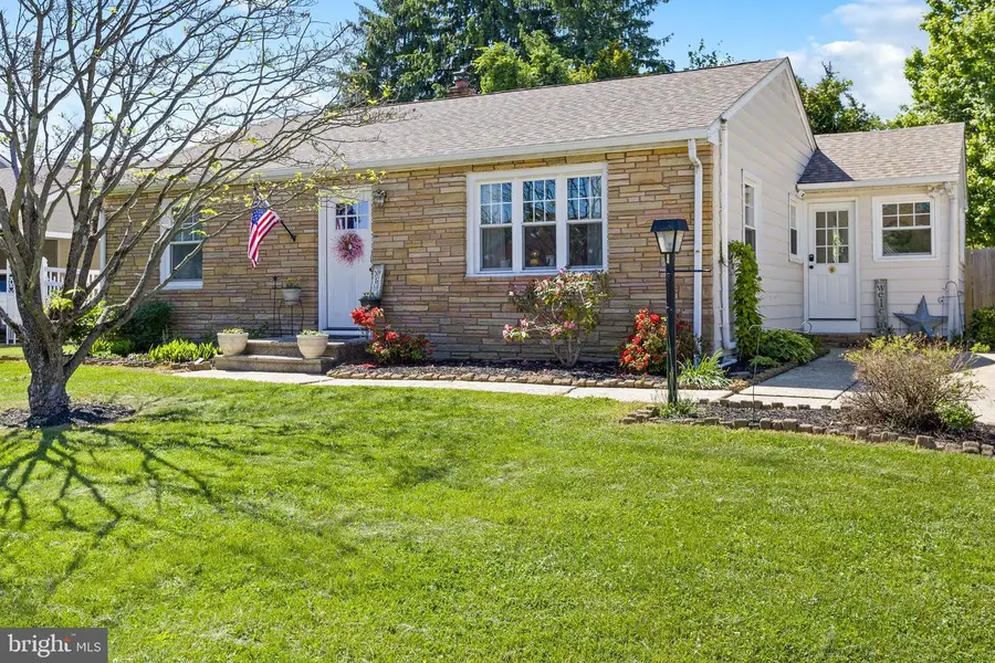 6 Linden Ave, Bordentown, NJ 08505 - #2