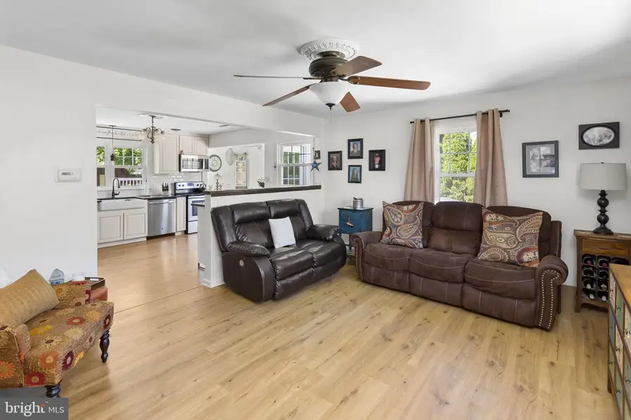 6 Linden Ave, Bordentown, NJ 08505 - #3