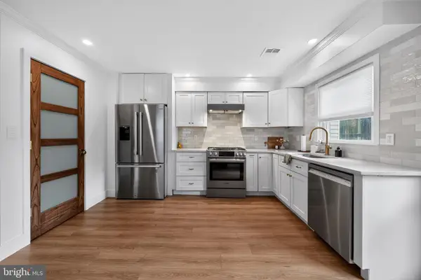10 E Sutton Ave, MOORESTOWN, NJ 08057