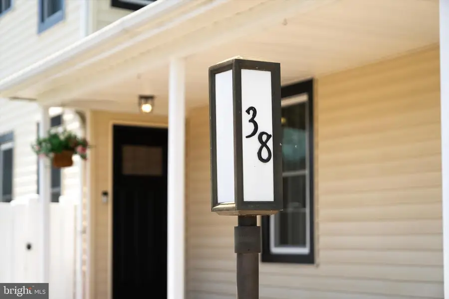 38 E 2nd St, Florence, NJ 08518 - #2