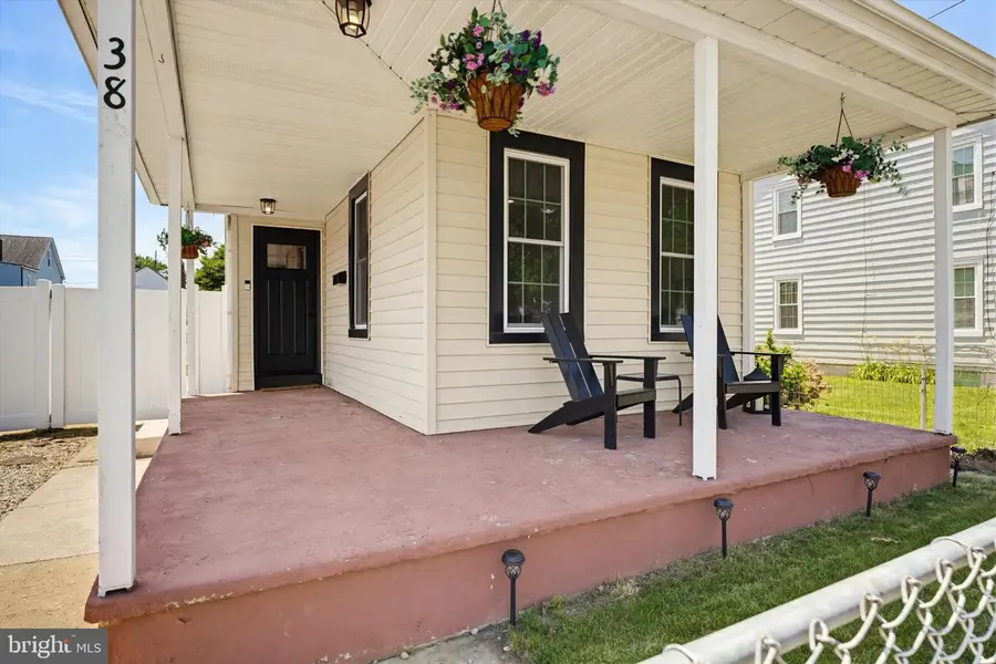 38 E 2nd St, Florence, NJ 08518 - #3