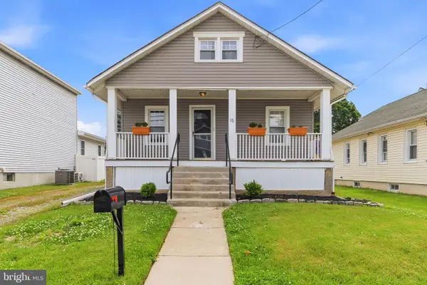 15 S Clinton Ave, MAPLE SHADE, NJ 08052