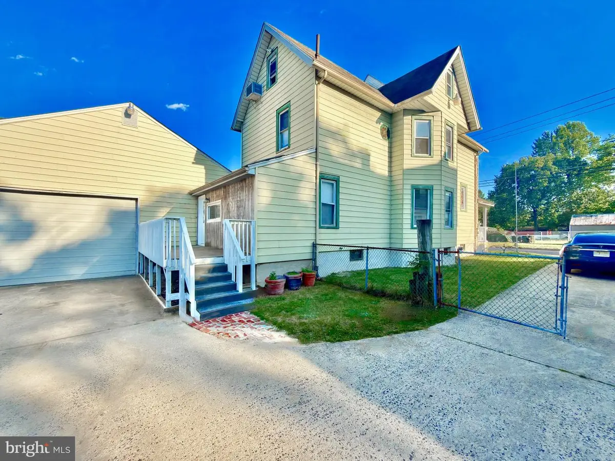 709 Bridgeboro St, Riverside, NJ 08075 - #1