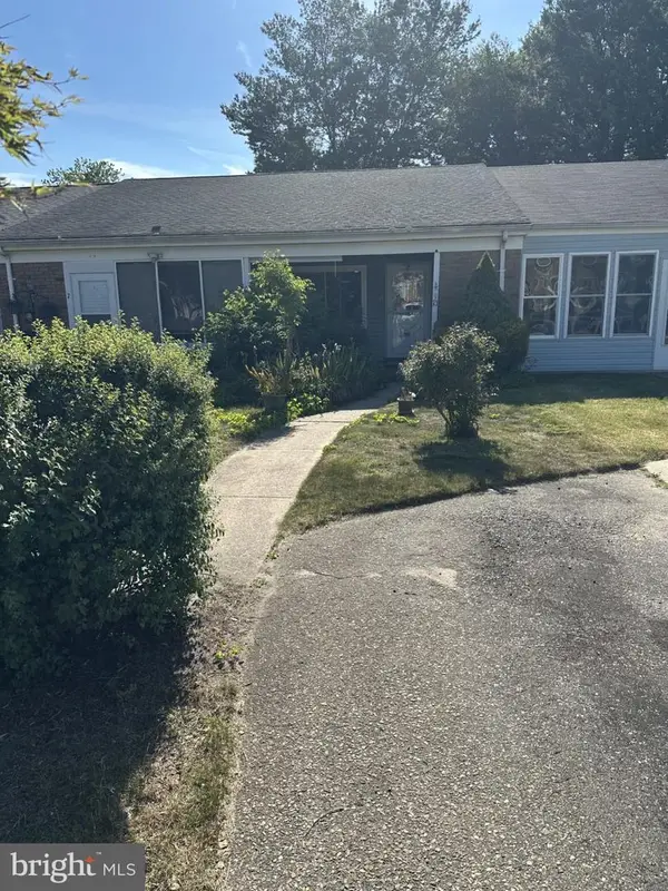9 Farrington Ct, SOUTHAMPTON, NJ 08088
