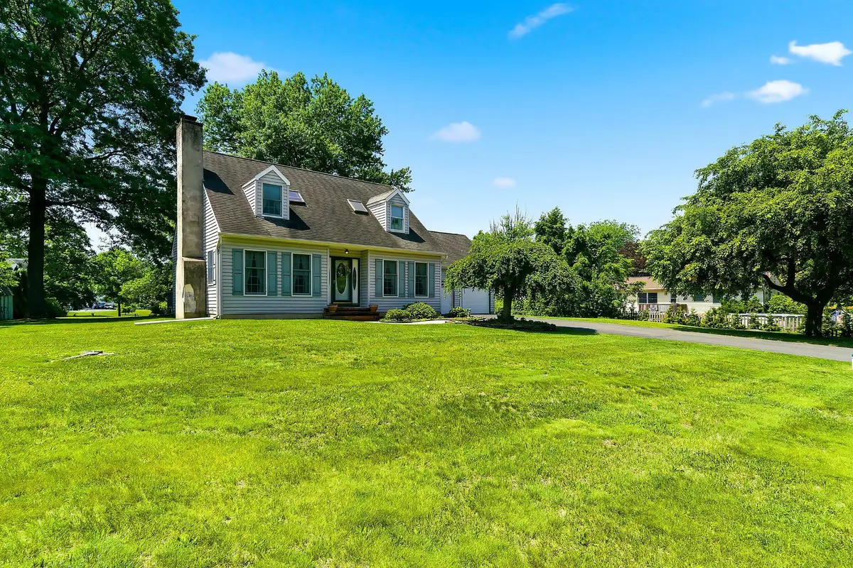 8 Edwards Dr, Wrightstown, NJ 08562 - #1