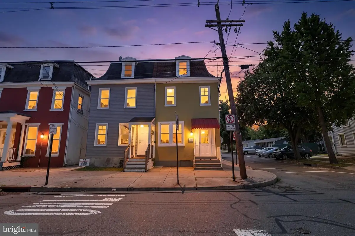 348 E Broad St, Burlington, NJ 08016 - #1