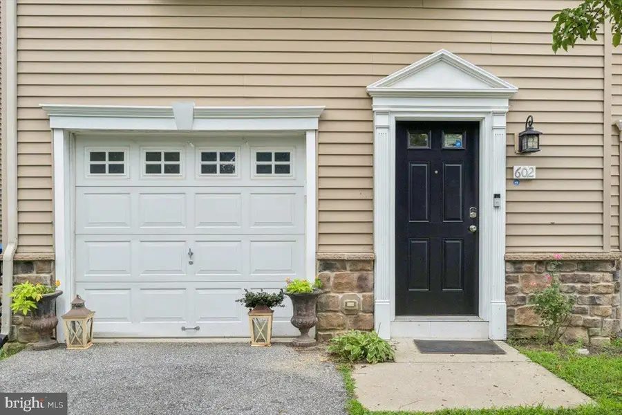 602 Cinnaminson St, Riverton, NJ 08077 - #3