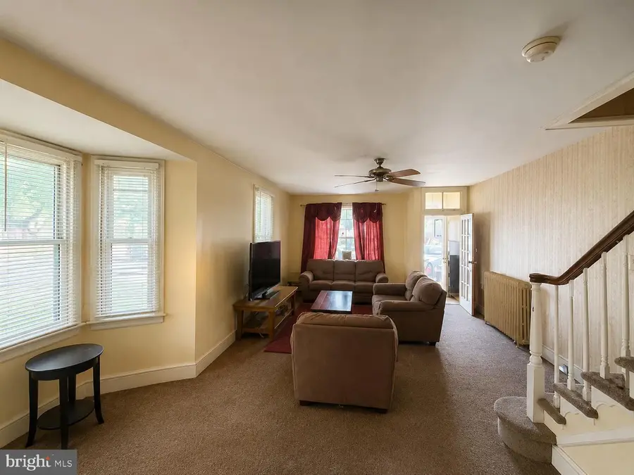 438 Saint Mary St, Burlington, NJ 08016 - #3