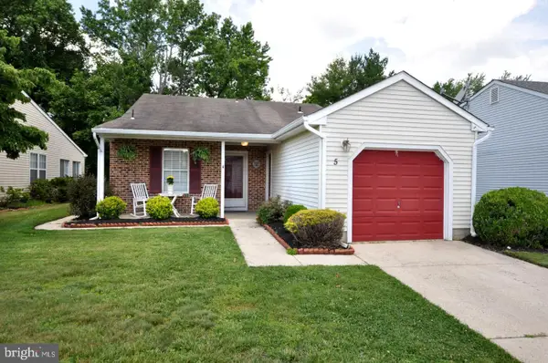 5 Fairfax Dr, MOUNT LAUREL, NJ 08054