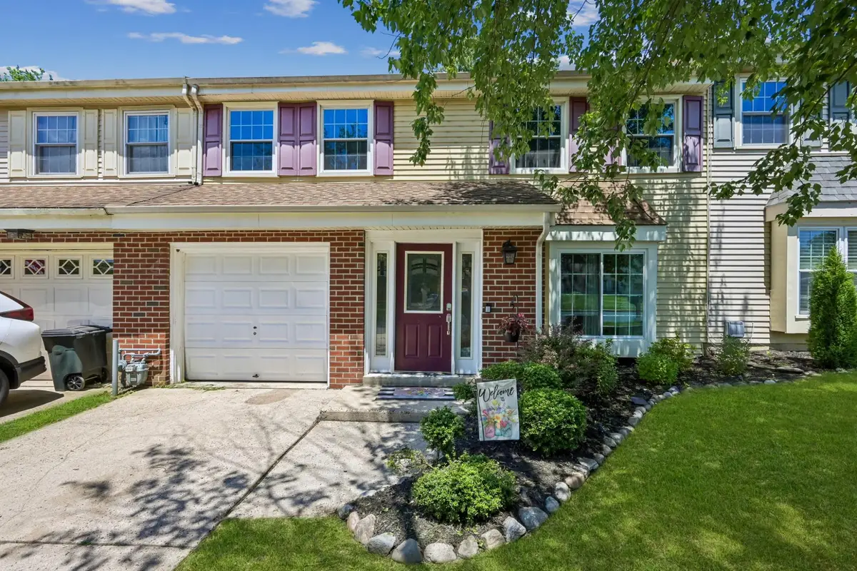 223 Burnam Wood Dr, Mount Laurel, NJ 08054 - #1