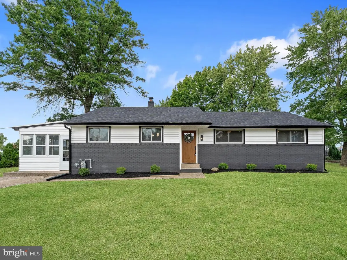 201 S Garden Blvd, Beverly, NJ 08010 - #1