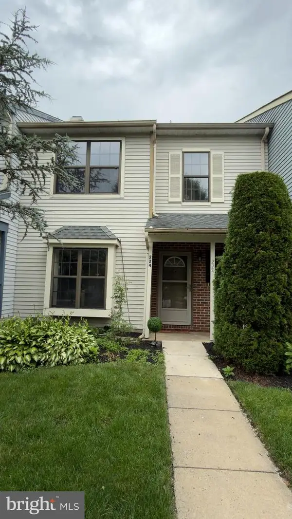 224 Crown Prince Dr, MARLTON, NJ 08053