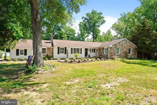 24 Saint John St, PEMBERTON, NJ 08068