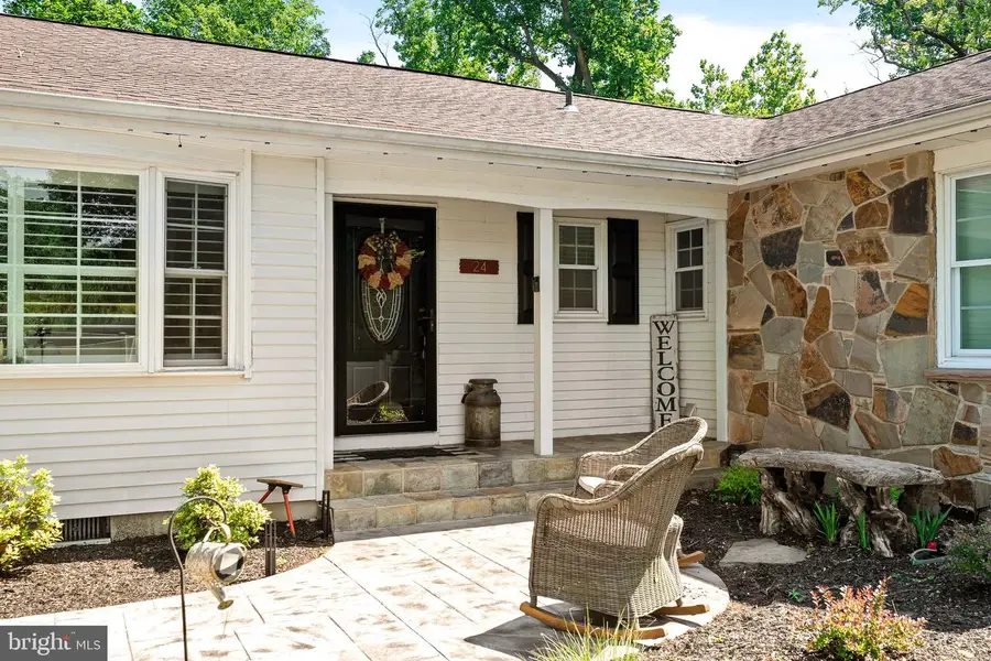 24 Saint John St, Pemberton, NJ 08068 - #2