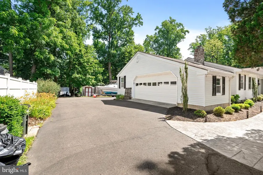 24 Saint John St, Pemberton, NJ 08068 - #3