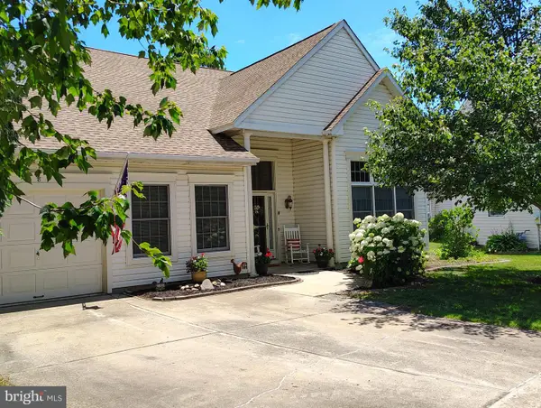 8 Parkview Cir, COLUMBUS, NJ 08022
