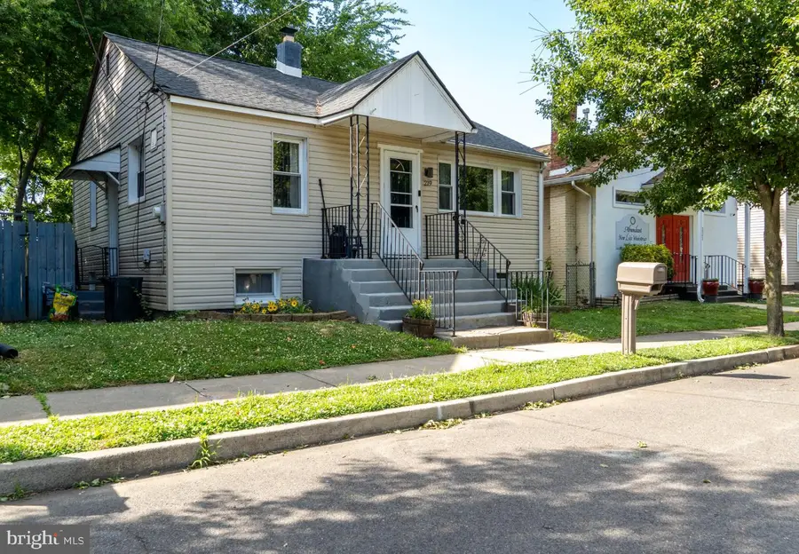 219 Front St, Fieldsboro, NJ 08505 - #3