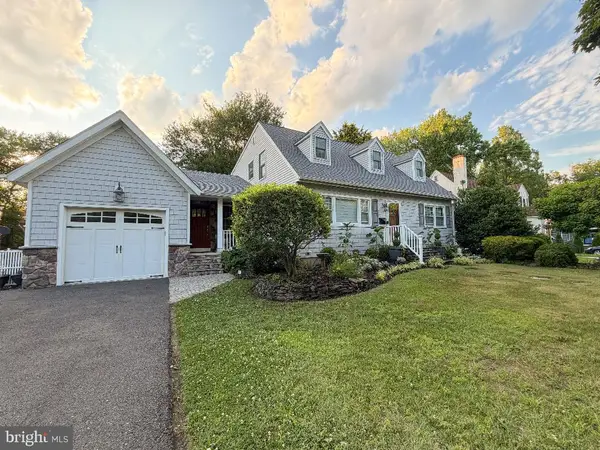 223 Center St, MOORESTOWN, NJ 08057